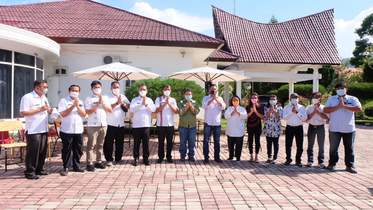 PT Toba Pulp Lestari Serah Terima Dukungan Sarana Untuk Pelaku Wisata Kepada Pemkab Toba