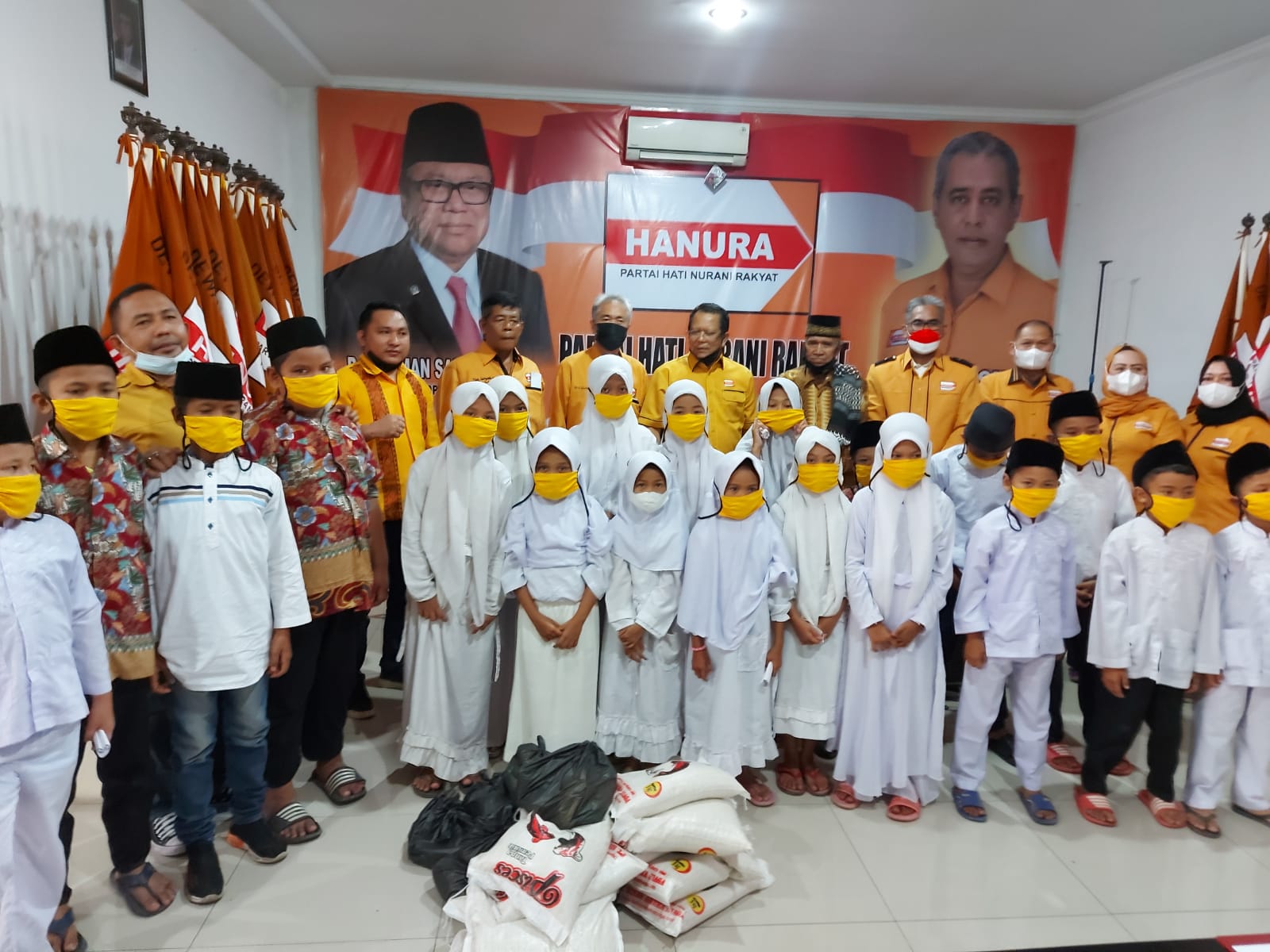 HUT ke 15 Partai Hanura Baksos di 15 Panti,  Rusdi Lubis : Doakan Ketua Umum OSO Tetap Sehat