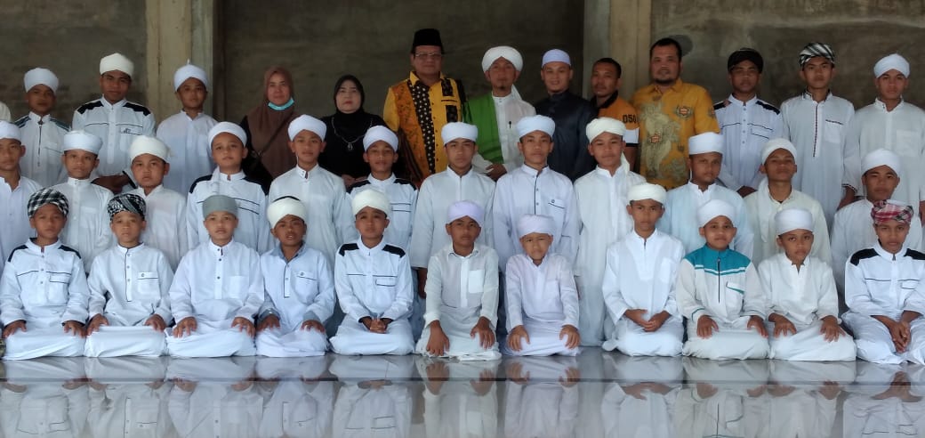 HUT Partai HANURA Ke - 15: Ketua DPC HANURA P.Sidimpuan Santuni Pembangunan Mesjid Pondok Pesantren 