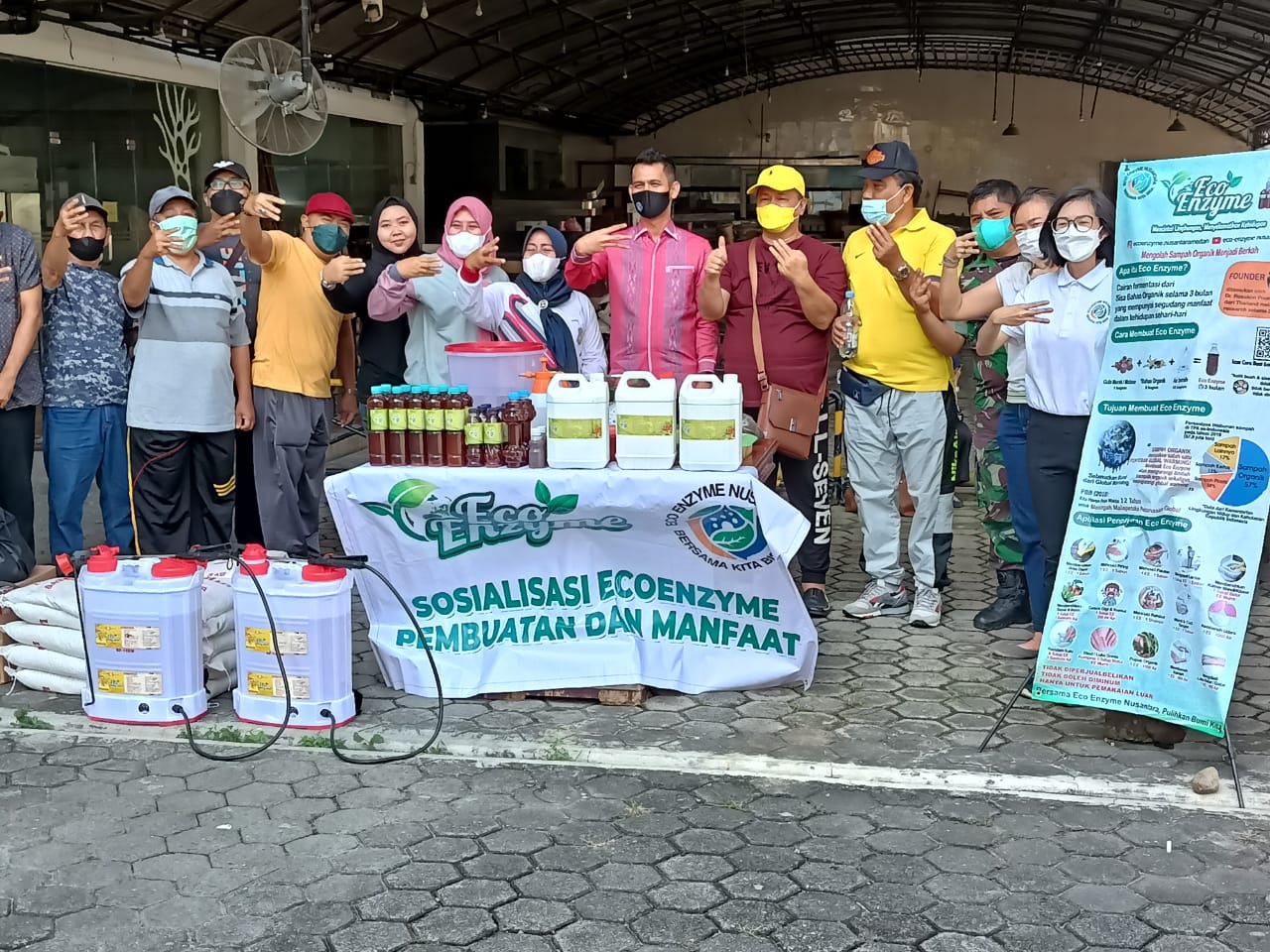 Jumat Barokah, Komunitas SATU HATI Bagikan Sembako, Nasi Bungkus & Sosialisasi Eco