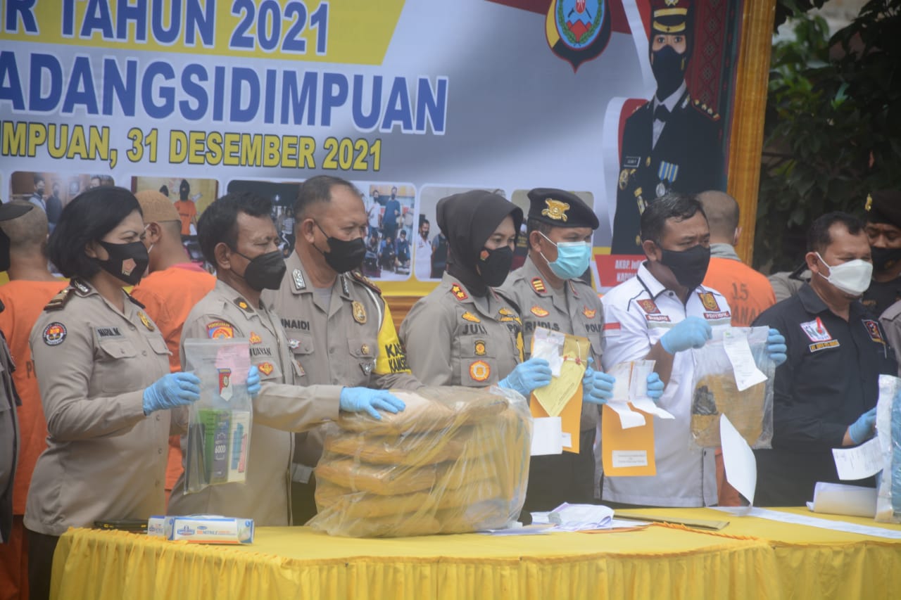 Pengungkapan Kasus Akhir Tahun 2021 Wilkum Polres P.Sidimpuan, AKBP Juliani Prihartini, 