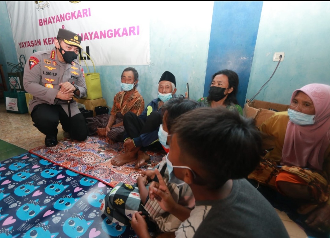 Tinjau Lokasi Pengungsian di Sumber Wuluh Lumajang, Kapolri: Kita Lihat Kesiapan Satgas dan Tim DVI