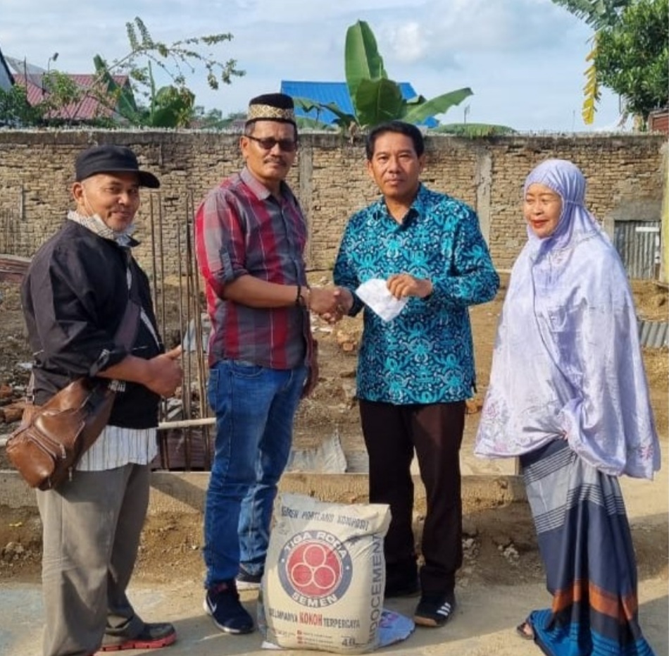 H Ruslan Bantu Mesjid Al Mukminin Pujakesuma