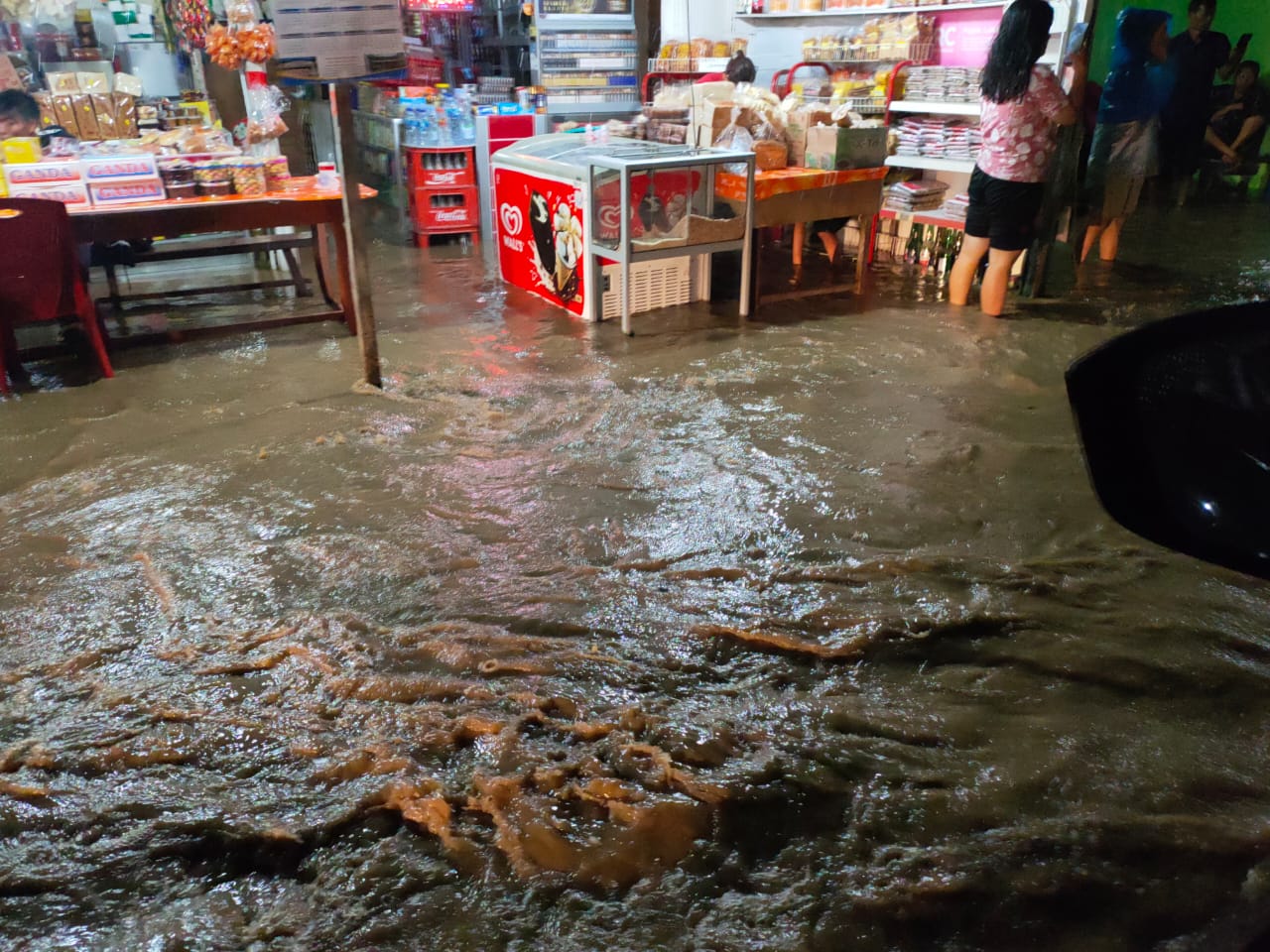 Hujan Deras dan Angin Kencang Beberapa Wilayah Toba Dilanda Banjir