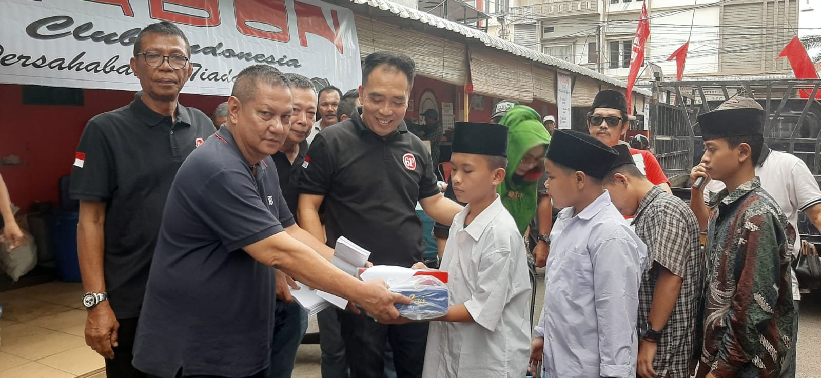 Sukses HUT LCI ke 54 Tahun, Ladon Santuni Puluhan Anak Yatim