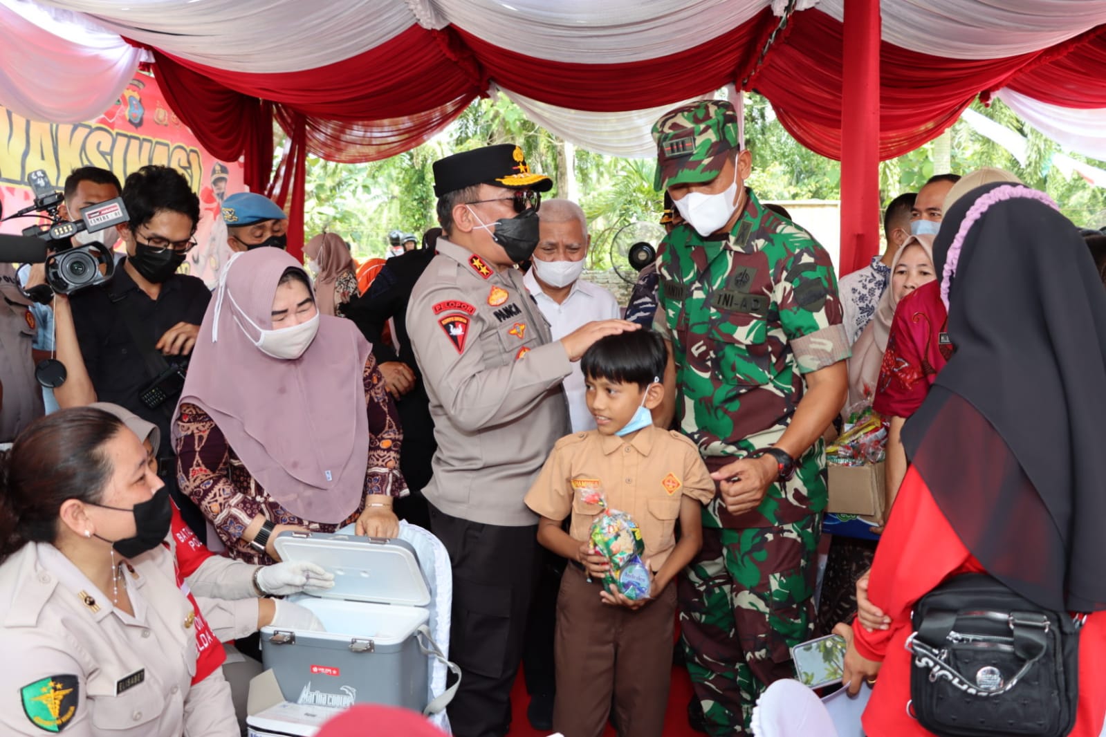 Tinjau Vaksinasi Merdeka di Asahan, Kapolda Sumut : Semangat Nak !