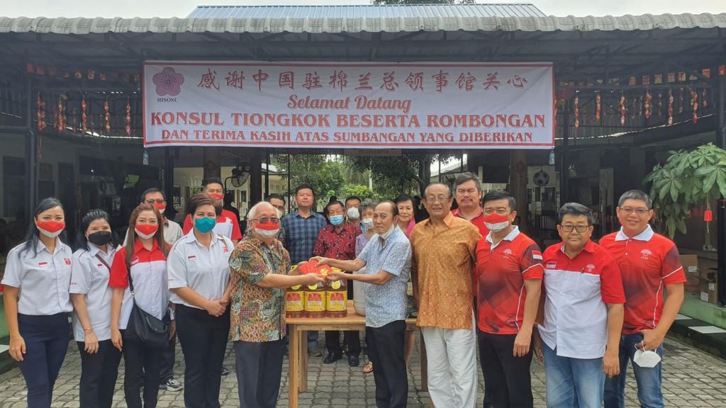Konjen RRC & INTI Sumut Baksos Imlek Di Panti Jompo HISOSU