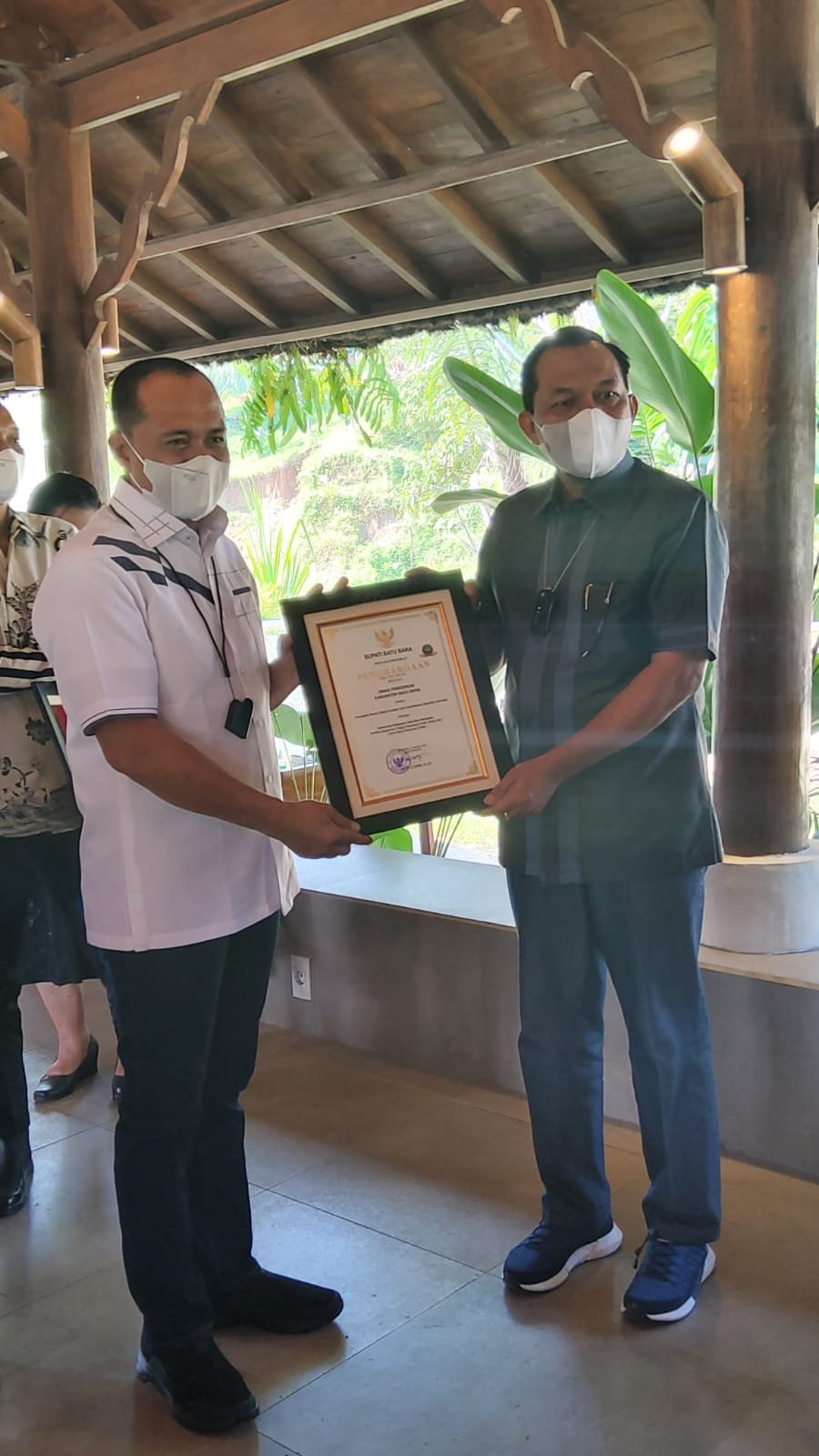 Bupati Batu Bara Zahir : Saya Dukung Digitalisasi Semua OPD, Kadisdik Ilyas Terima Penghargaan