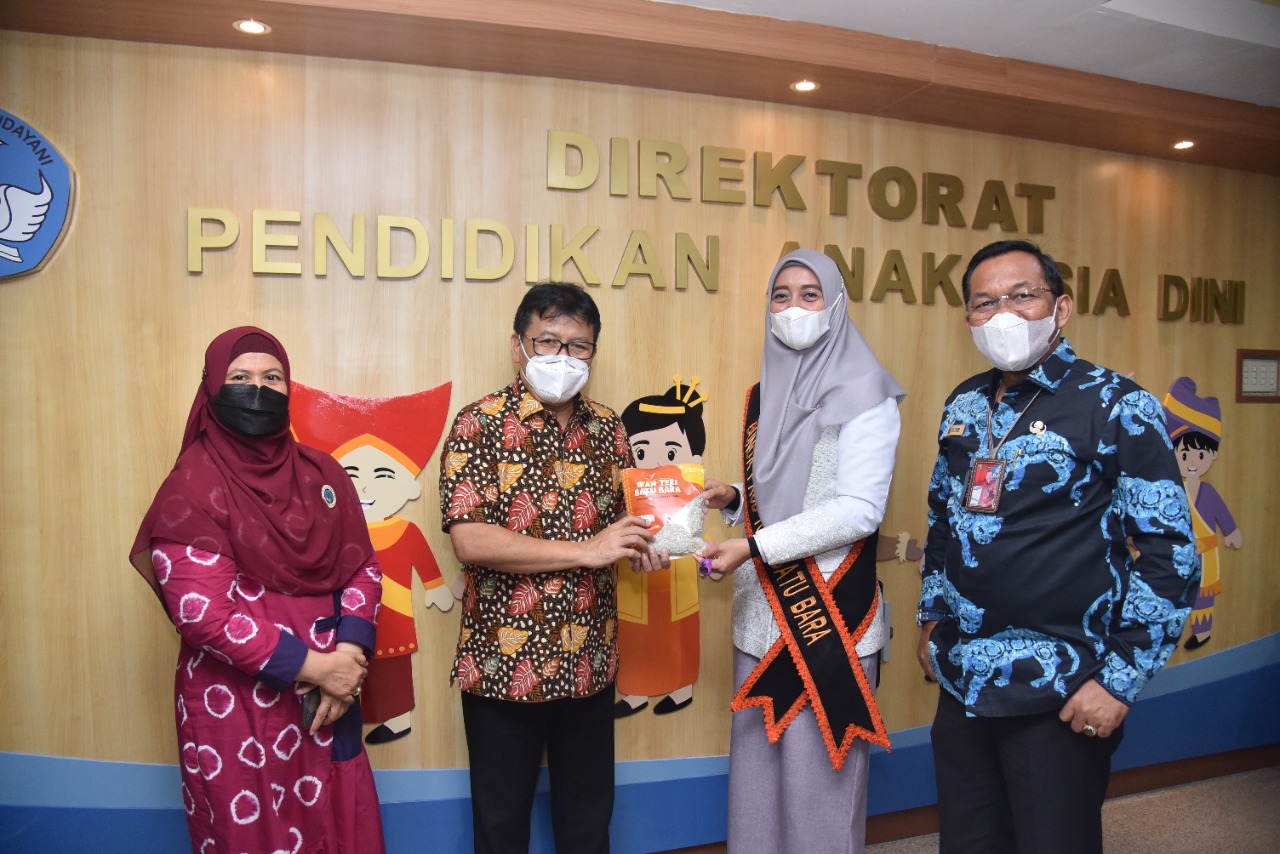 Kadisdik, Ilyas : Paparkan perkembangan PAUD di Batu Bara dihadapan Para Direktur dan Tim