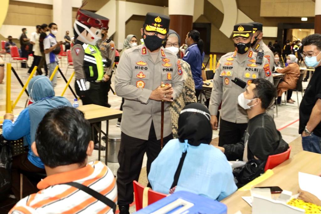 Cek Vaksinasi Massal di Tunjungan Plaza, Kapolda Jatim: Dorong Vaksinasi, Hingga Capai Target 70%