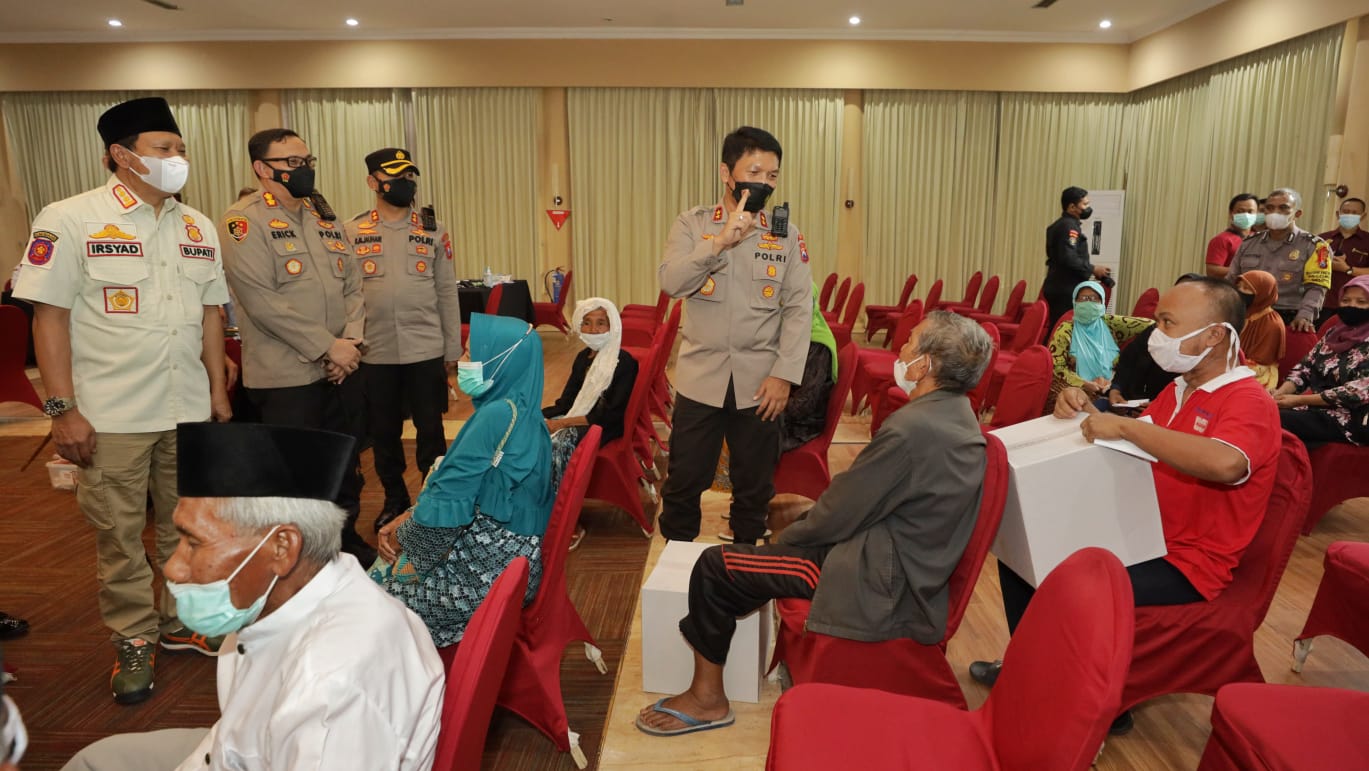 Genjot Vaksinasi Di Jatim, Kapolda Jatim Cek Vaksinasi di Pasuruan