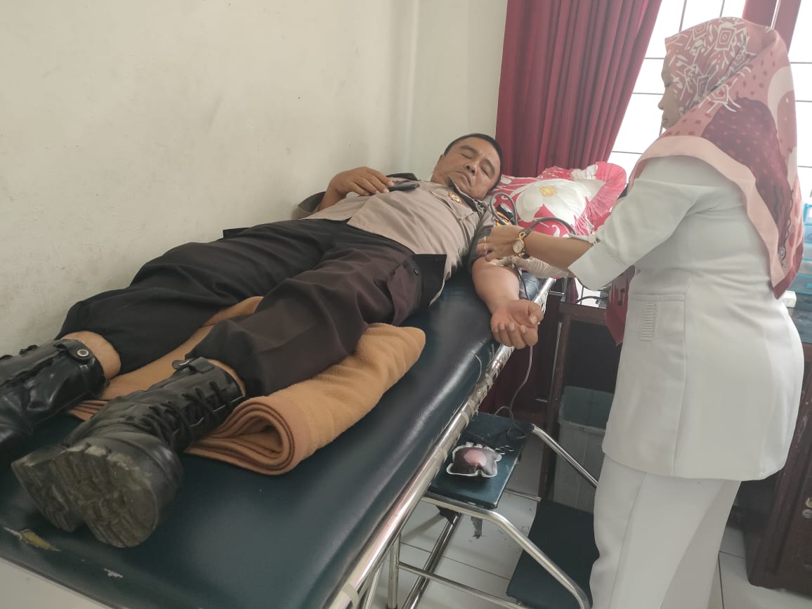 AKP Andi Gustawi, S.H Donorkan Darah Gol A+ Untuk Putri Boru Lubis, Anak Ke-3 Dari Ketua PWI Madina Yang Sedang Sakit