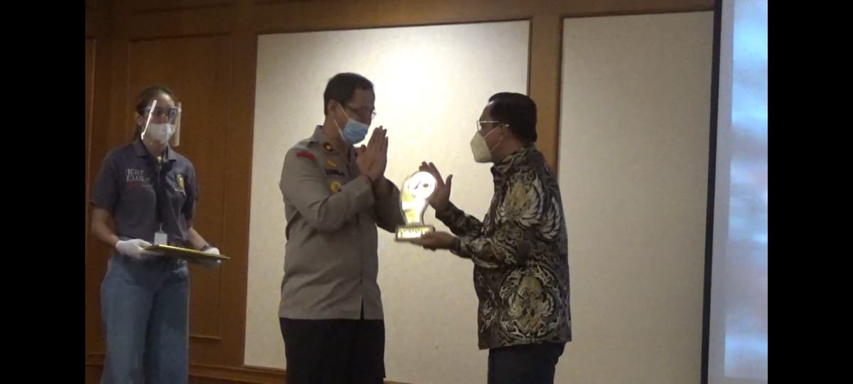 Raih Awards dan Penghargaan,   Kadisdik Ilyas : Pemanfaatan Digitalisasi Berdampak Pada Biaya dan Waktu Jadi Hemat