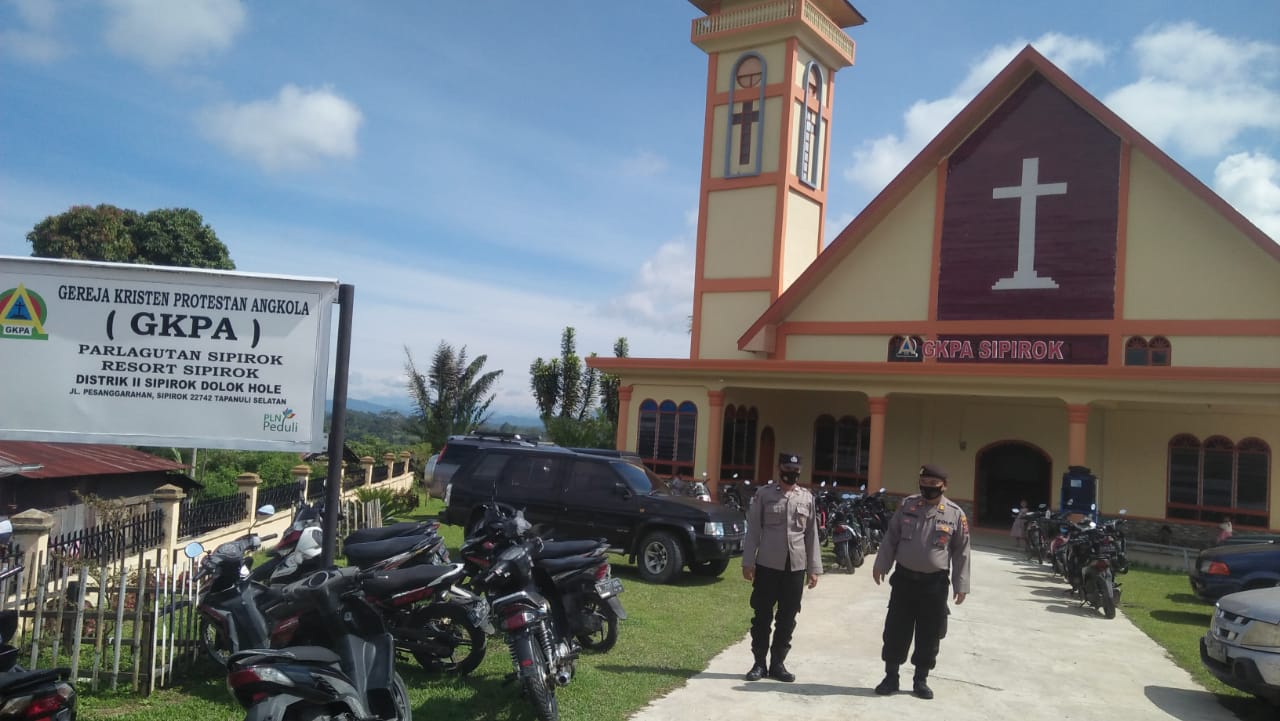 Polres Tapsel Laksanakan Patroli Prokes dan PAM Ibadah Minggu