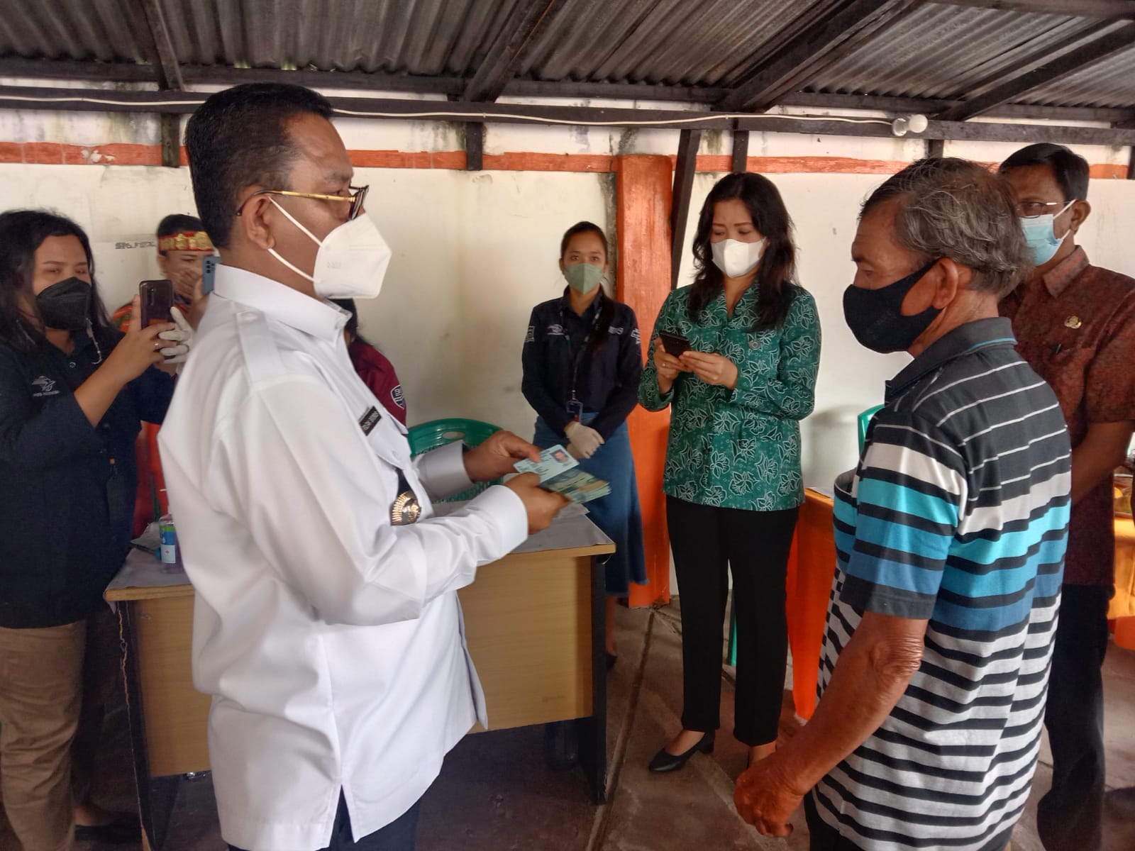 Bupati Toba: Bansos Jangan Beli Tuak dan Rokok