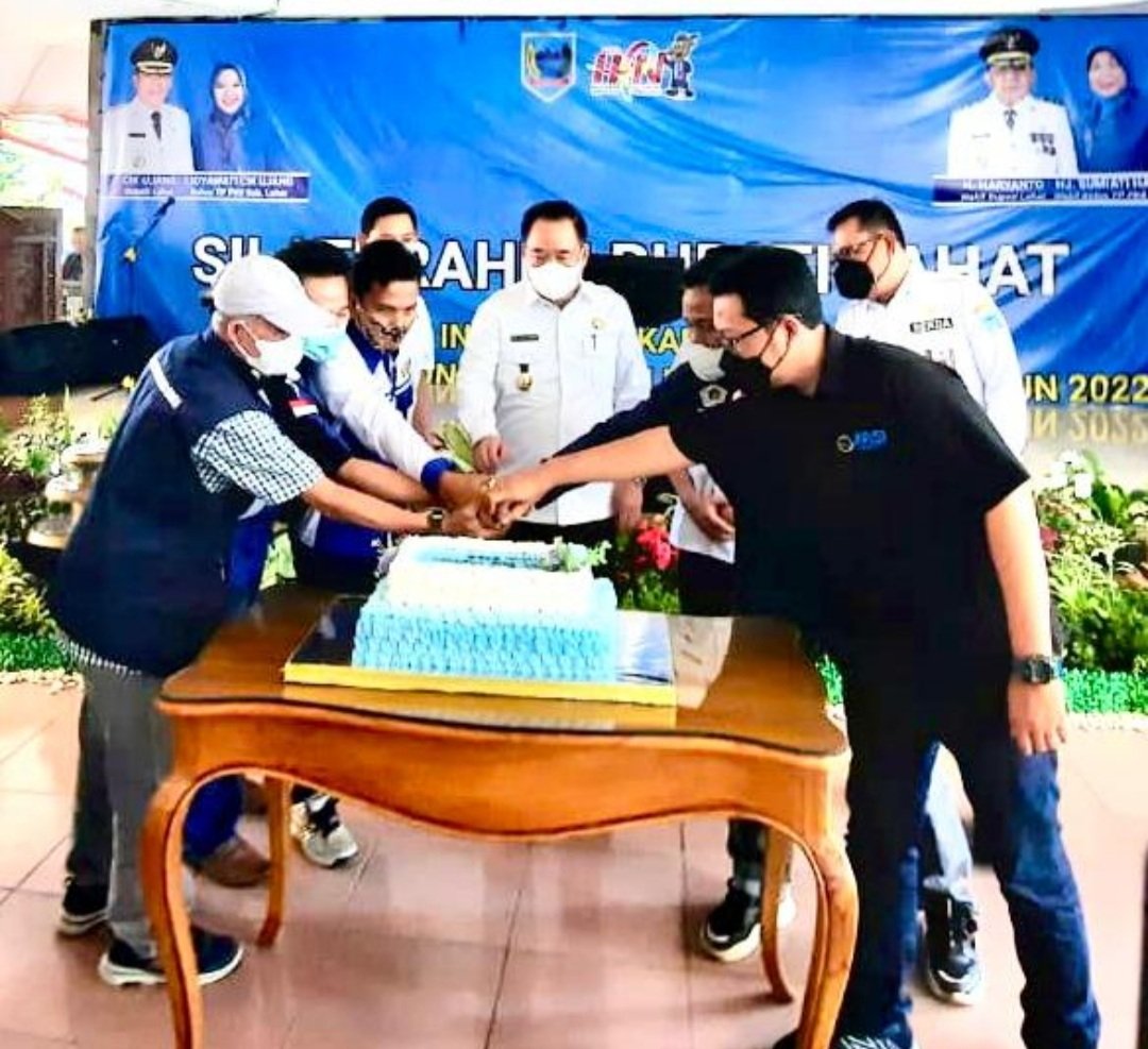 Rayakan HPN, Bupati Lahat Potong Kue Bersama Insan Pers