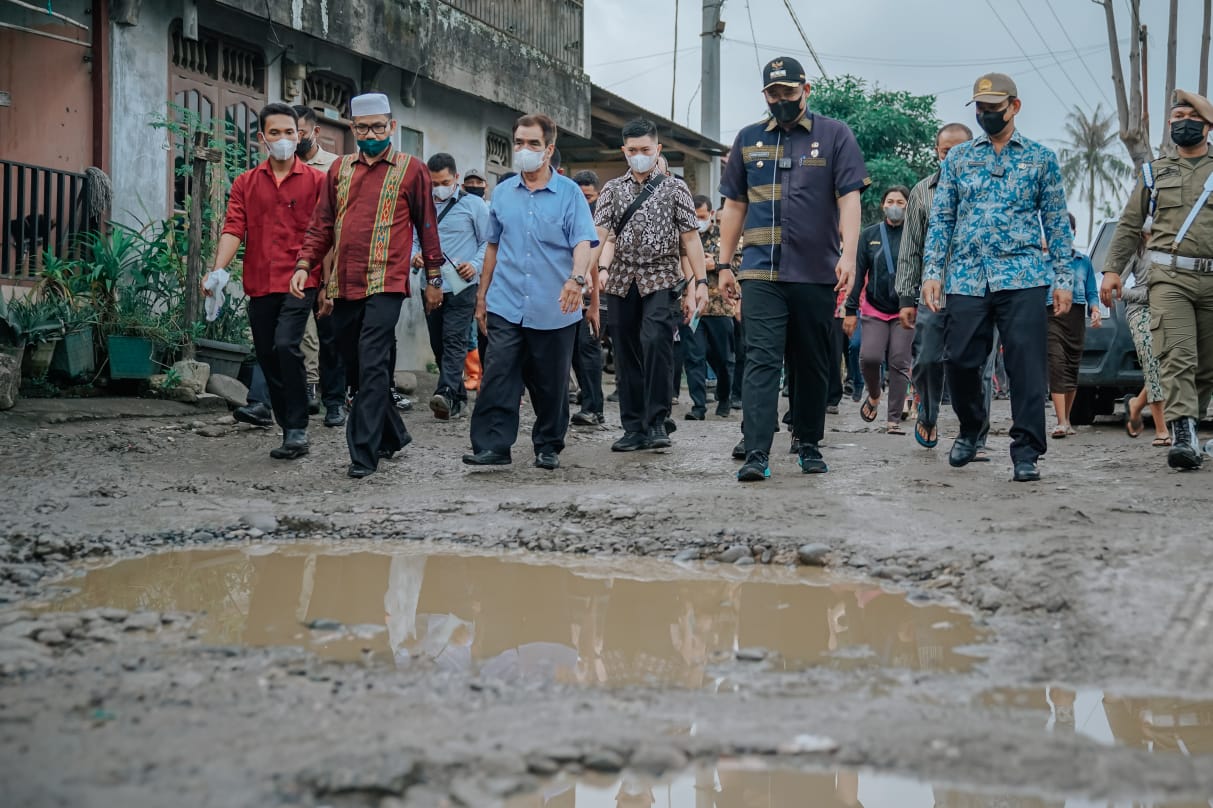Bobby Atasi Banjir, Warga Izinkan Lahannya Dijadikan Drainase