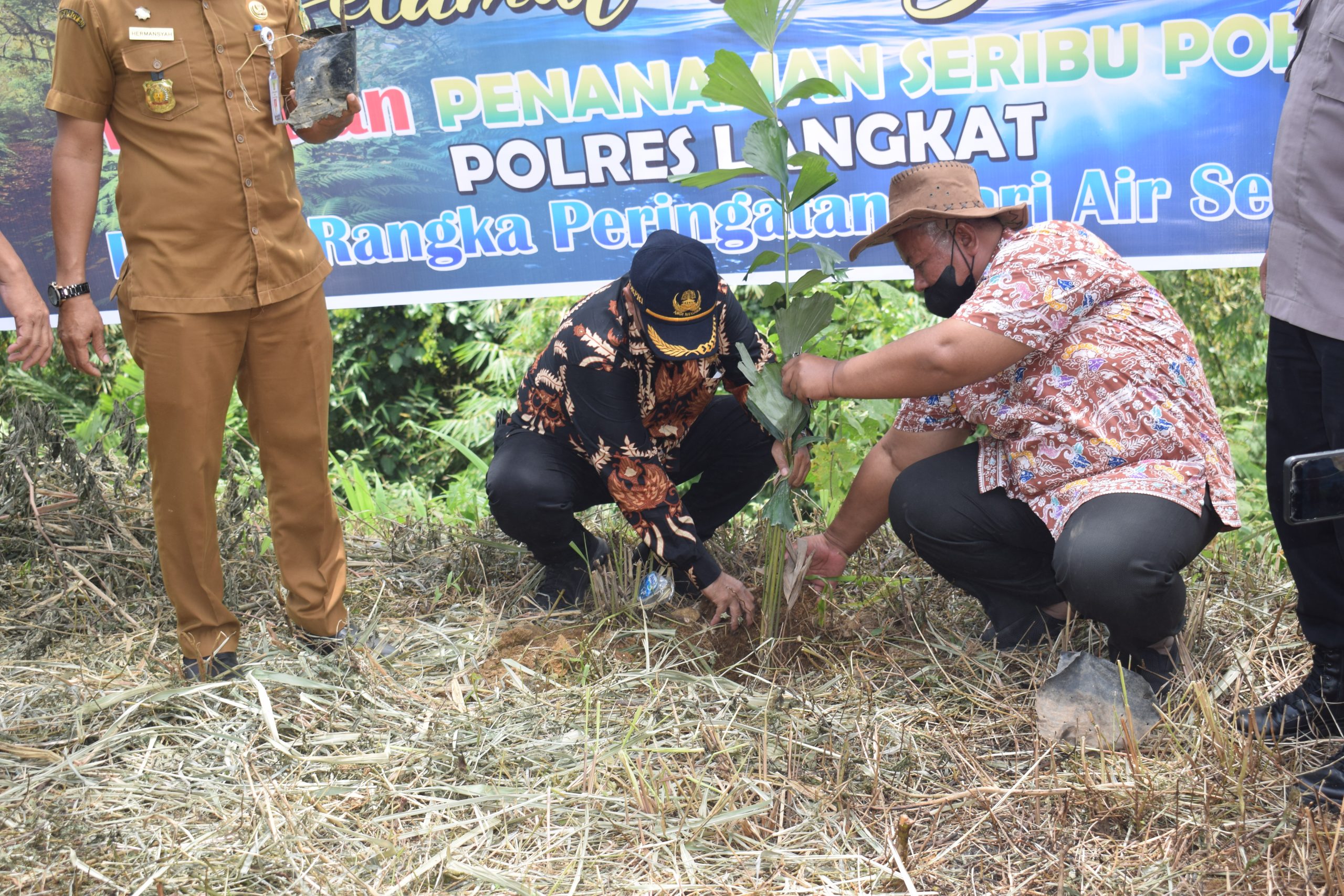 Wakil Ketua DPRD Langkat Tanam Pohon di Peringatan Hari Air Sedunia