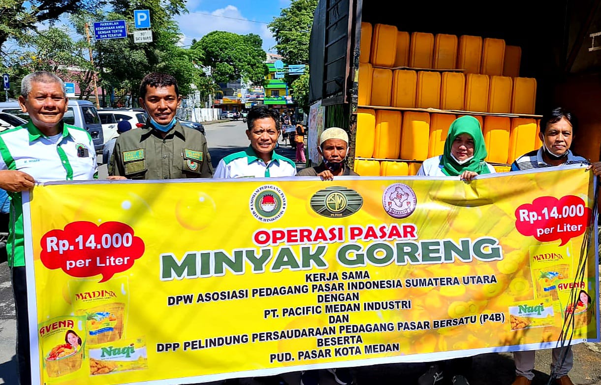 APPSI Sumut dan PUD Pasar Medan Gelar Operasi Pasar Minyak Goreng