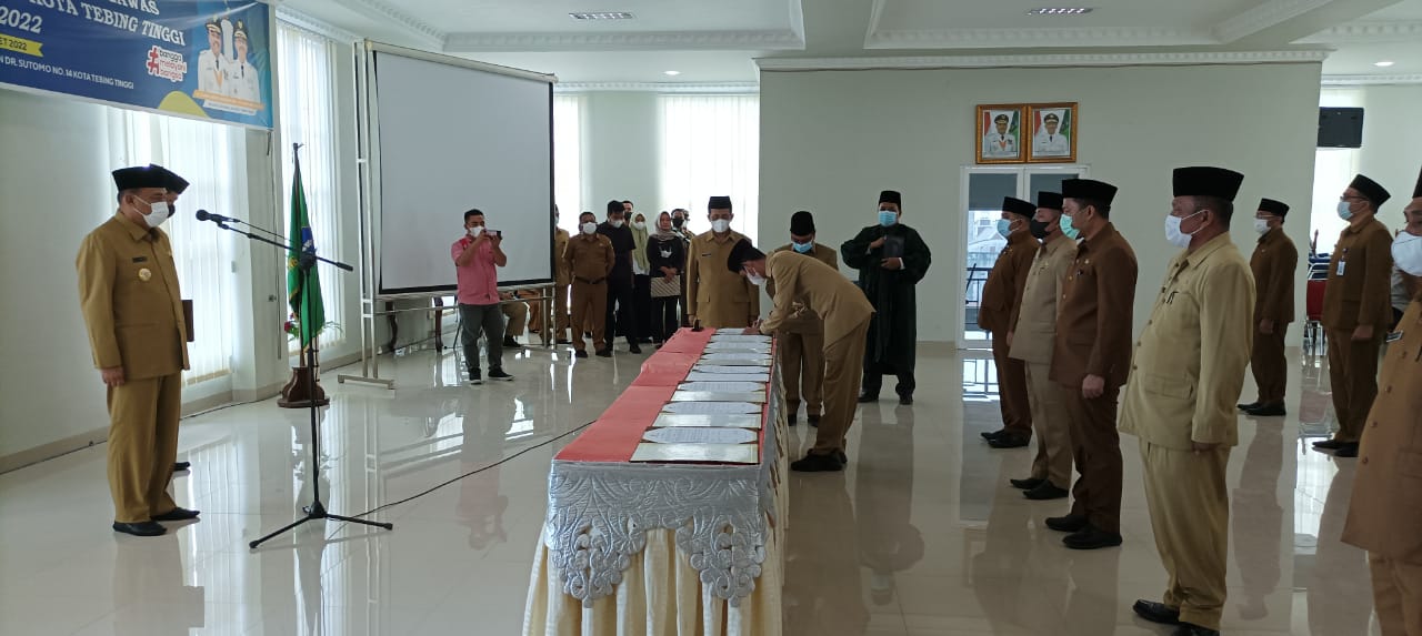 Wali Kota T. Tinggi Lantik 61 Pejabat Administrator Dan Pengawas  , Ramadhan Barkah Jabat Kabag Pemerintahan