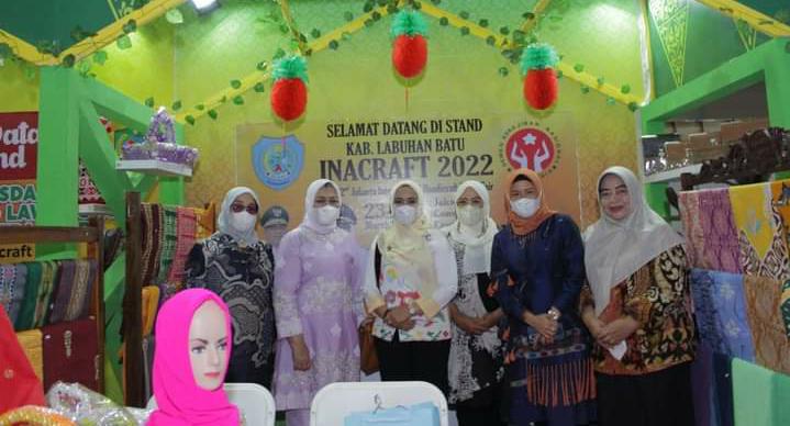Wabup dan Ketua Dekranasda Labuhanbatu Hadiri Pembukaan Inacraft Tahun 2022 di Jakarta