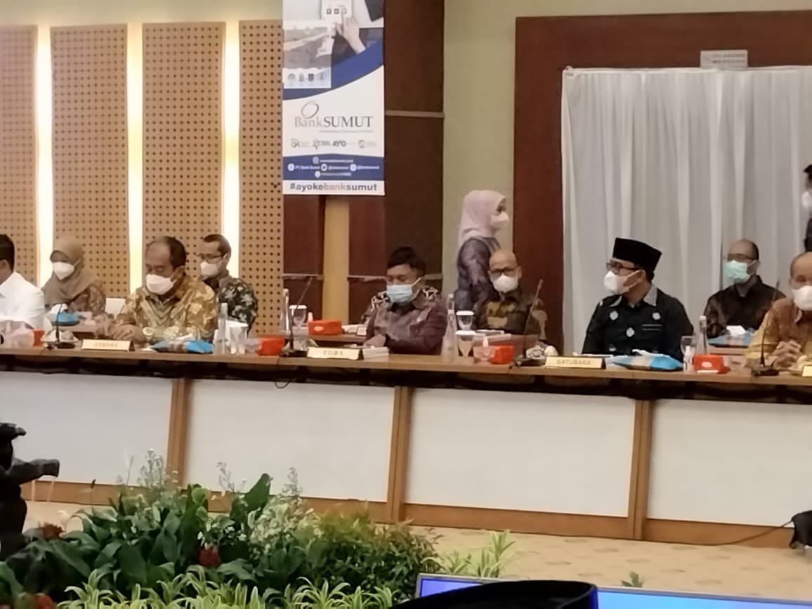 Wabup Toba Ikuti RUPS Bank Sumut