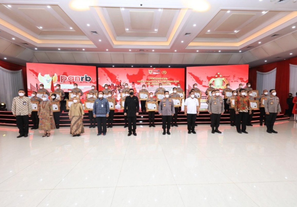 Satwil Polda Jatim Terima Penghargaan Pelayanan Prima ter dari Kemen PAN-RB
