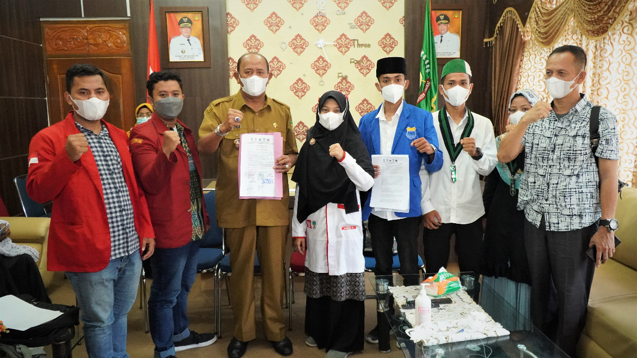 Aksi Unjukrasa Berujung Audiensi, Ini Penjelasan Afandin kepada Mahasiswa