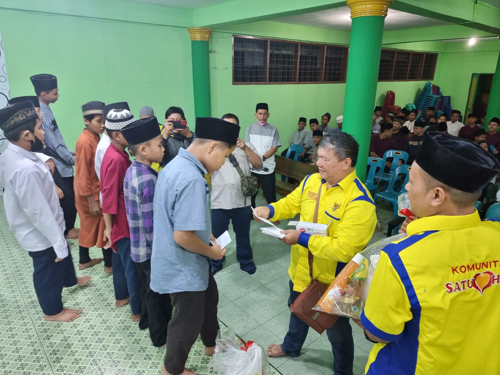 Gebyar Ramadhan, Komunitas SATU HATI Buka Bersama dan Santuni Anak Yatim Panti Asuhan Al Washliyah Medan