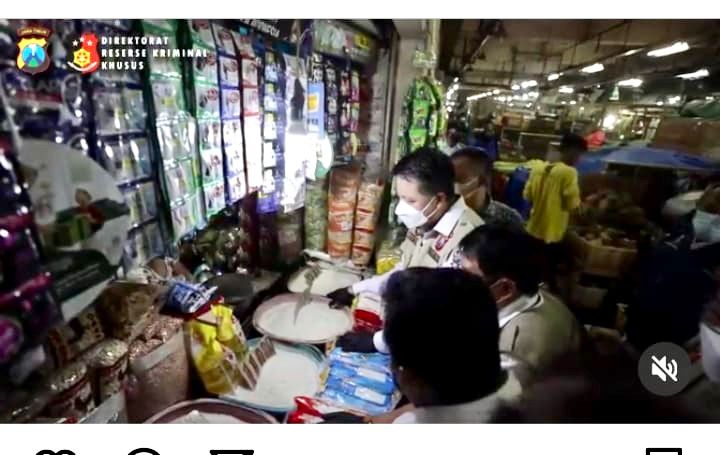 Polda Jatim Pastikan Ketersediaan Minyak Goreng Aman di Pasar