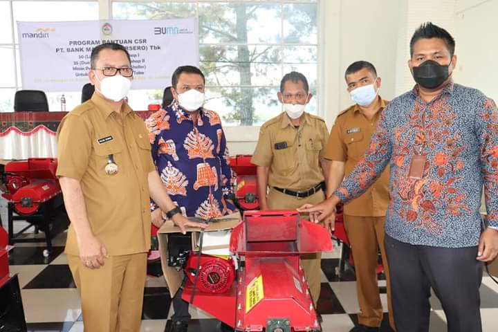 Pemkab Toba Kembali  Terima Bantuan Mesin Pemipil Jagung CSR Bank Mandiri