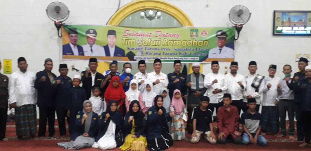 Karang Taruna Sumut  Safari Ramadhan di Desa Besitang Santuni Anak Yatim