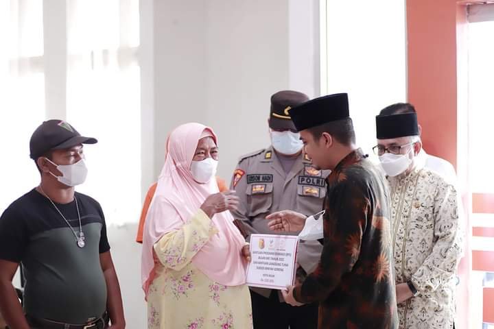 Wawako Solok serahkan BNPT pada KPM