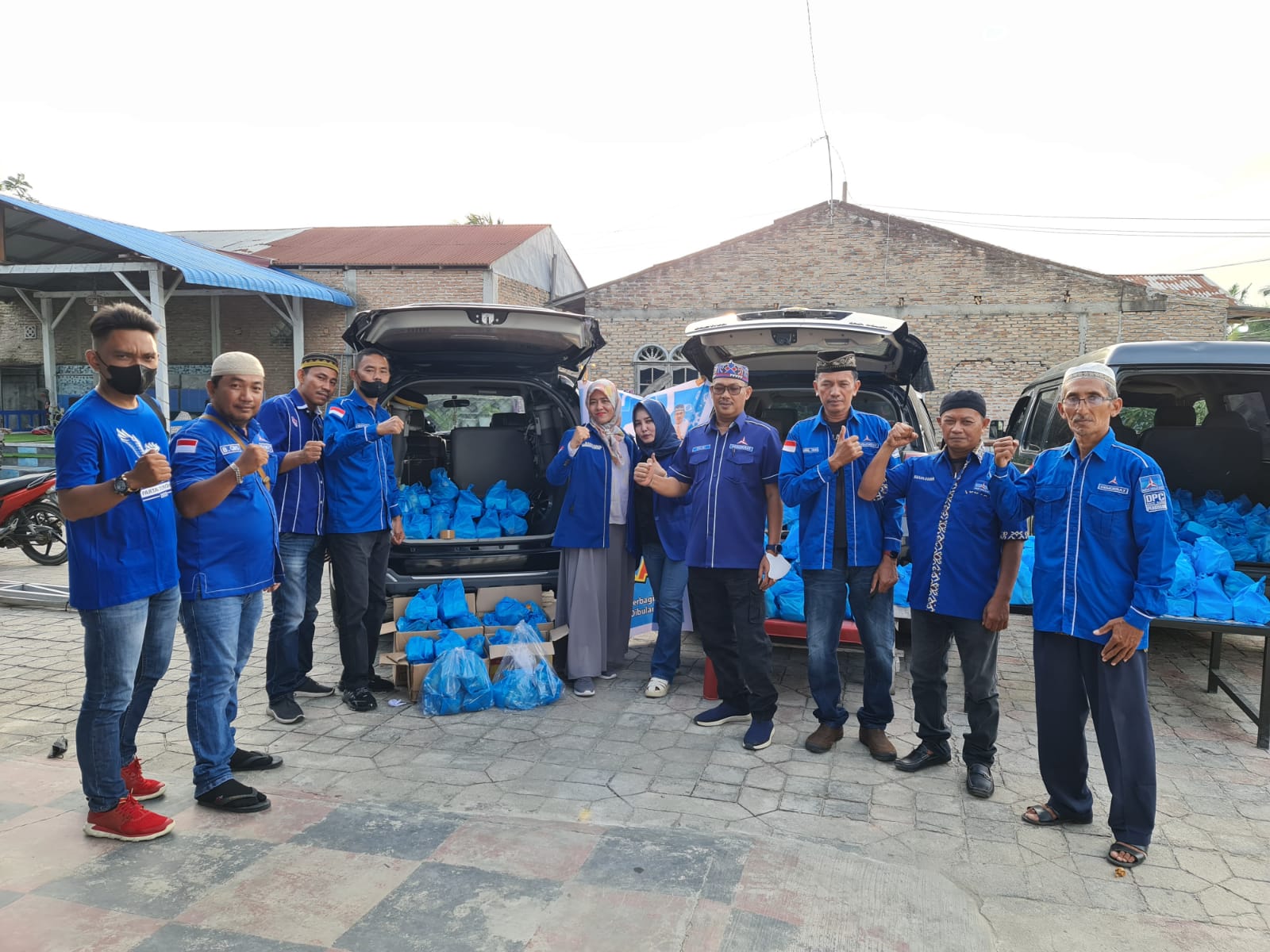 Momentum Ramadhan 1443 H, Ketua DPC Demokrat Batu Bara, Wan Helmi Berbagi Takjil