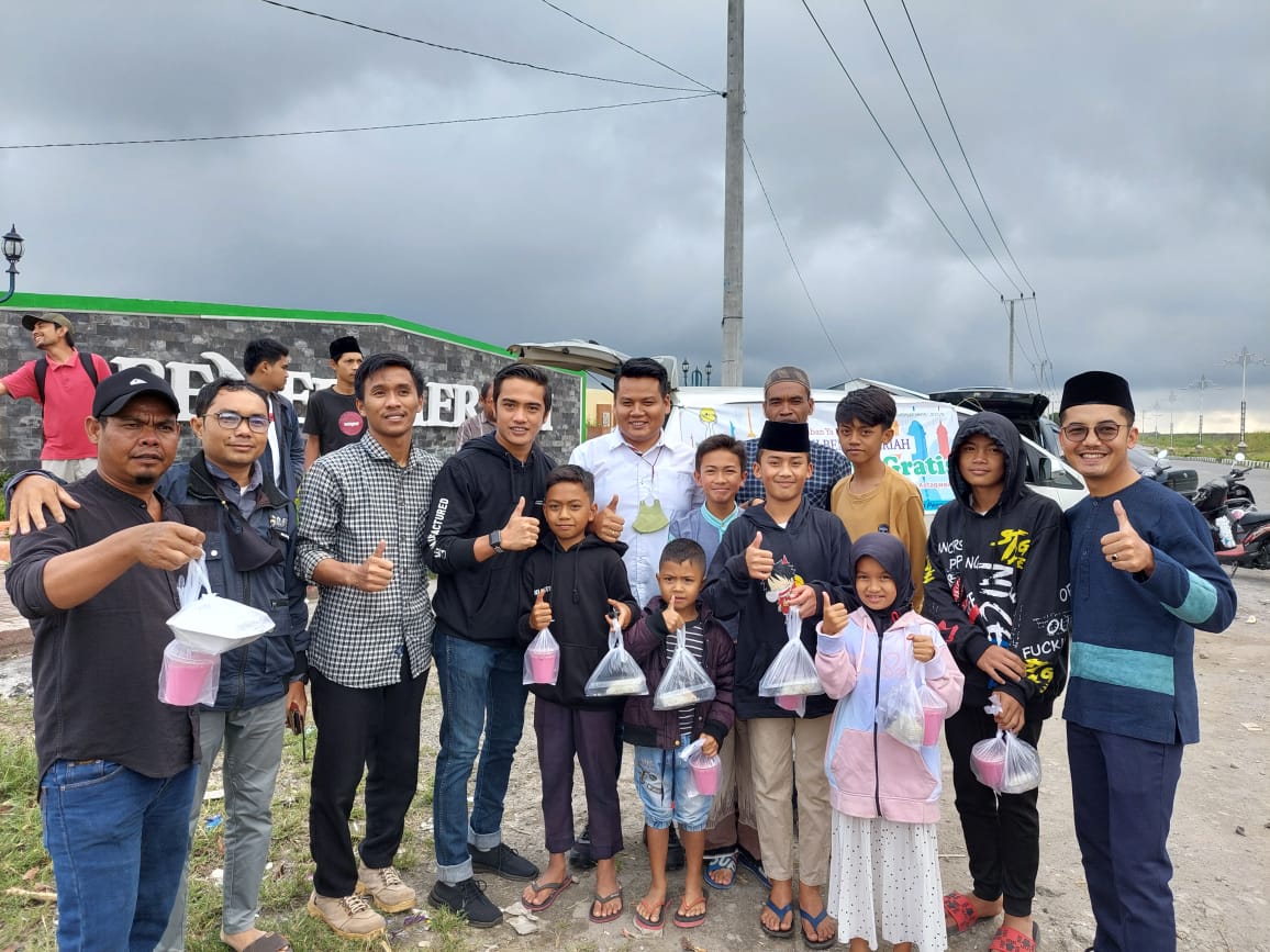 Di Bulan Ramadhan HIPMI Bener Meriah Berbagi Takjil Berbuka Puasa