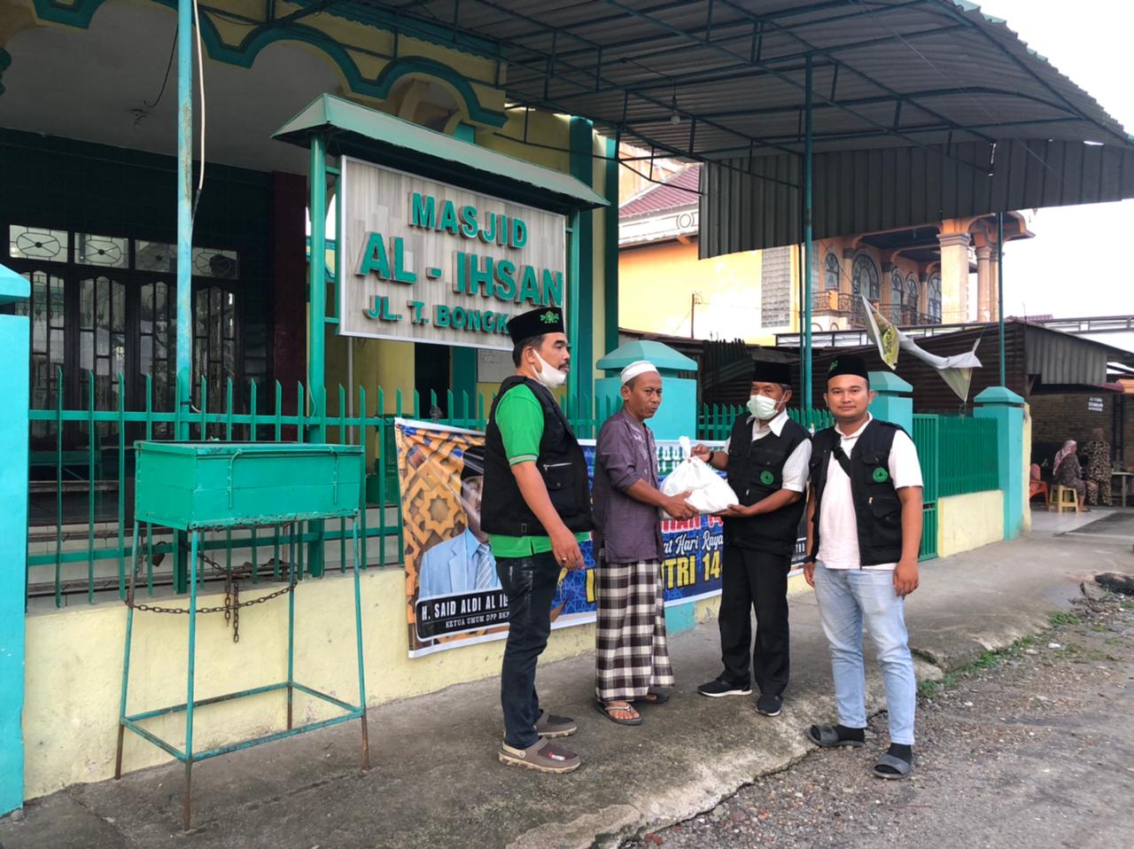 Bakopam Sumut Kembali Salurkan Bantuan Kapolrestabes Medan Kombes Pol Valentino Alfa Tatareda