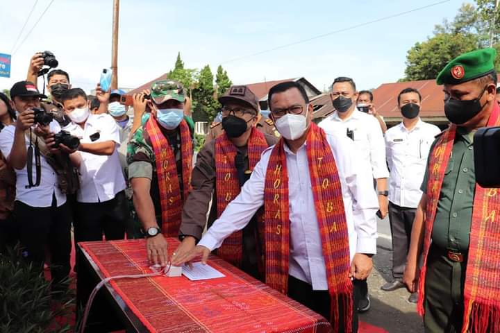 Desa Sigumpar Barat Diresmikan Jadi Kampung Restorative Justice   Sopo Adhiyaksa Batak Naraja