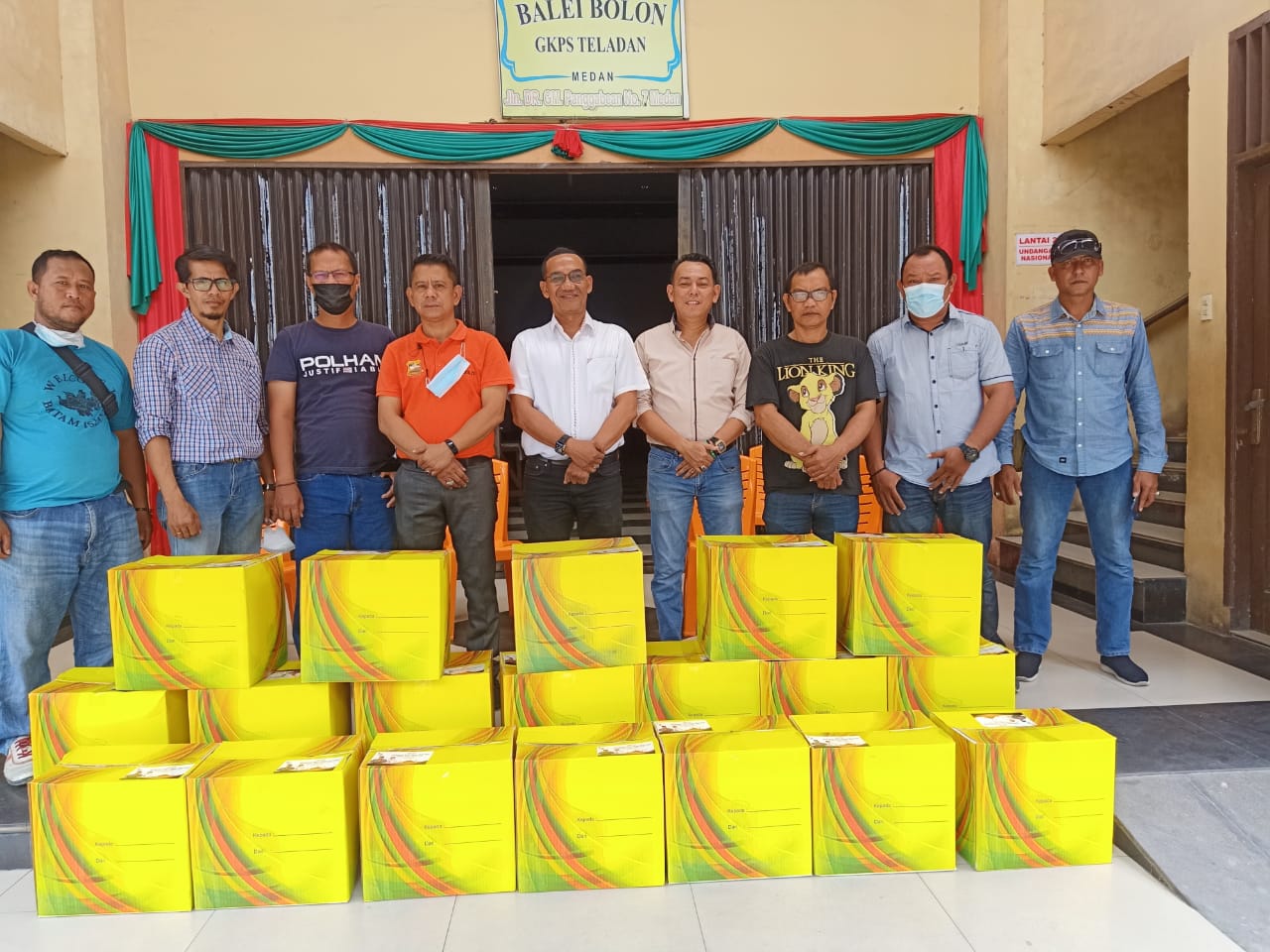 Serahkan Bingkisan Lebaran, Kapolri Ajak Media Terus Ingatkan Warga Soal Prokes