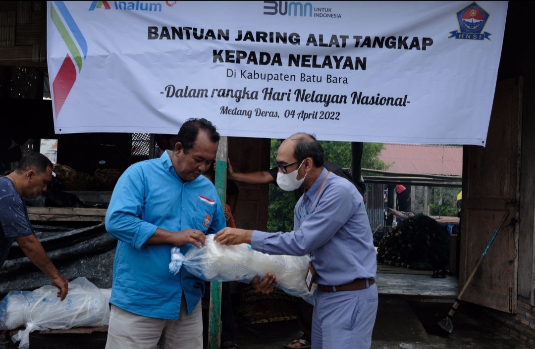 Rayakan HNN, Inalum Bantu Alat Nelayan Batubara