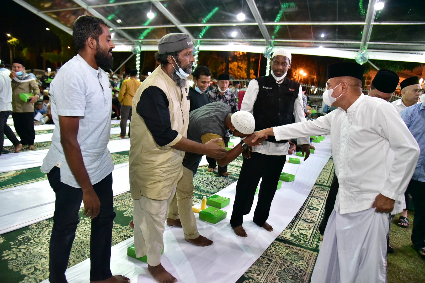 Berbuka Puasa Bersama Gubernur,  Para Mualaf dan Marbot Masjid Berikan Apresiasi