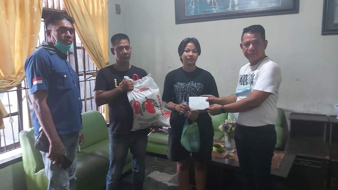 Pewarta Berikan Santunan dan Sembako pada Keluarga Almarhum Syafril, Ini Pesan Chairum Lubis