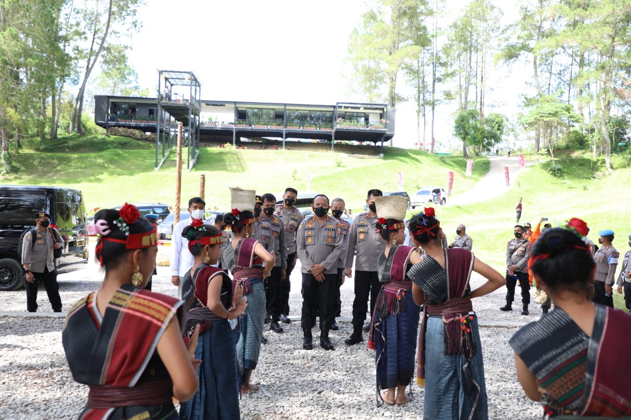 Kunjungi Wisata Kaldera, Kabaharkam Polri: Perkembangan Kawasan Danau Toba Luar Biasa!