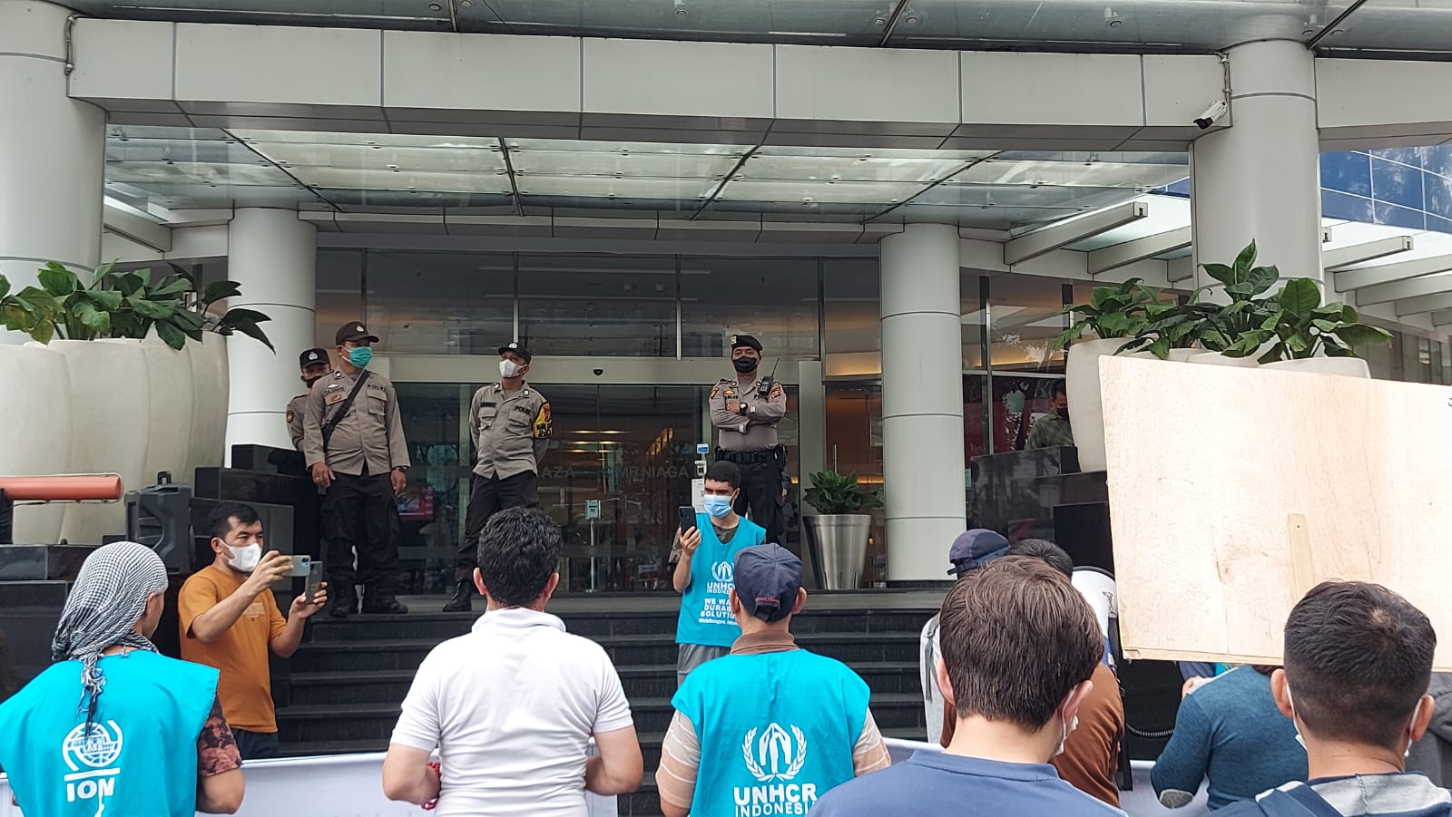 Polrestabes Medan Amankan Demo Pengungsi Afghanistan