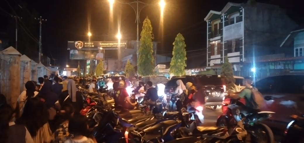 Pasar Malam Membludak Pengunjung, di Duga Keberadaan Pasar Malam Tidak Mengantongi Izin