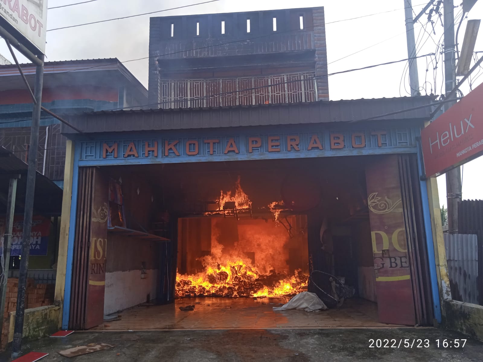 Toko Perabot Mahkota Perabotan Di Jalan Sutomo Pangkalan Brandan Terbakar