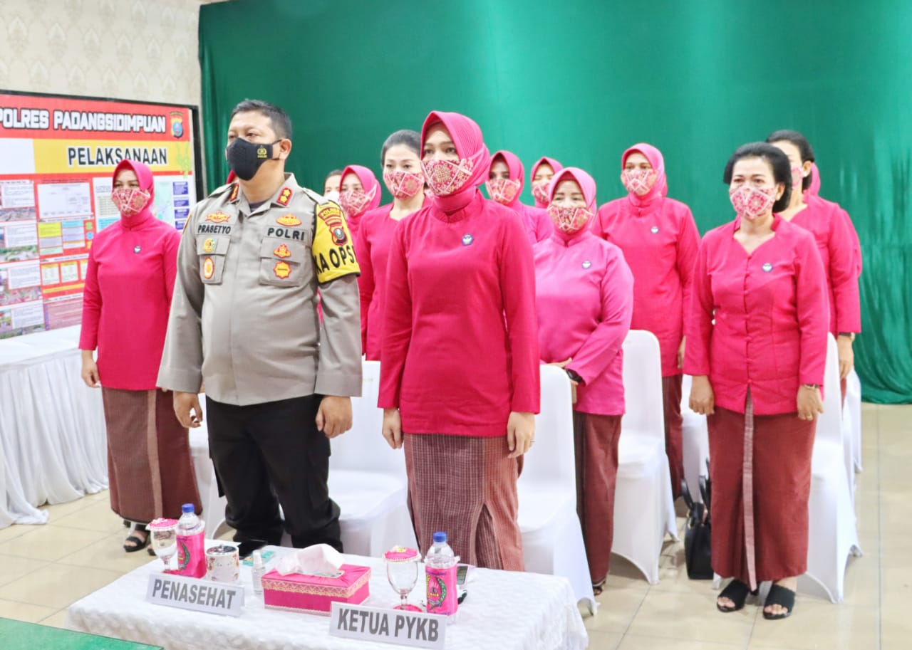 AKBP Dwi Prasetyo Wibowo di Dampingi Ketua Bhayangkari Cabang P.Sidempuan Ikuti Zoom Meeting Hut YKB Ke -42