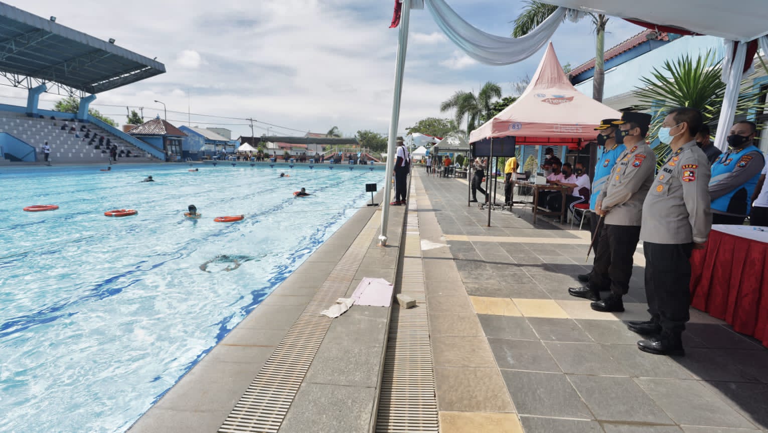Kapolda Jatim Mengecek Pelaksanaan Test Kesamaptaan Jasmani Seleksi Penerimaan Bintara Polri