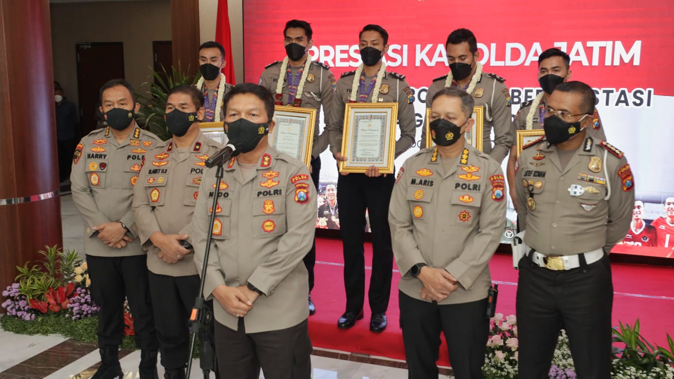 Kapolda Apresiasi Lima Atlet Bola Volley Anggota Polri Polda Jatim Peraih Medali Emas di Sea Games 2021 Vietnam
