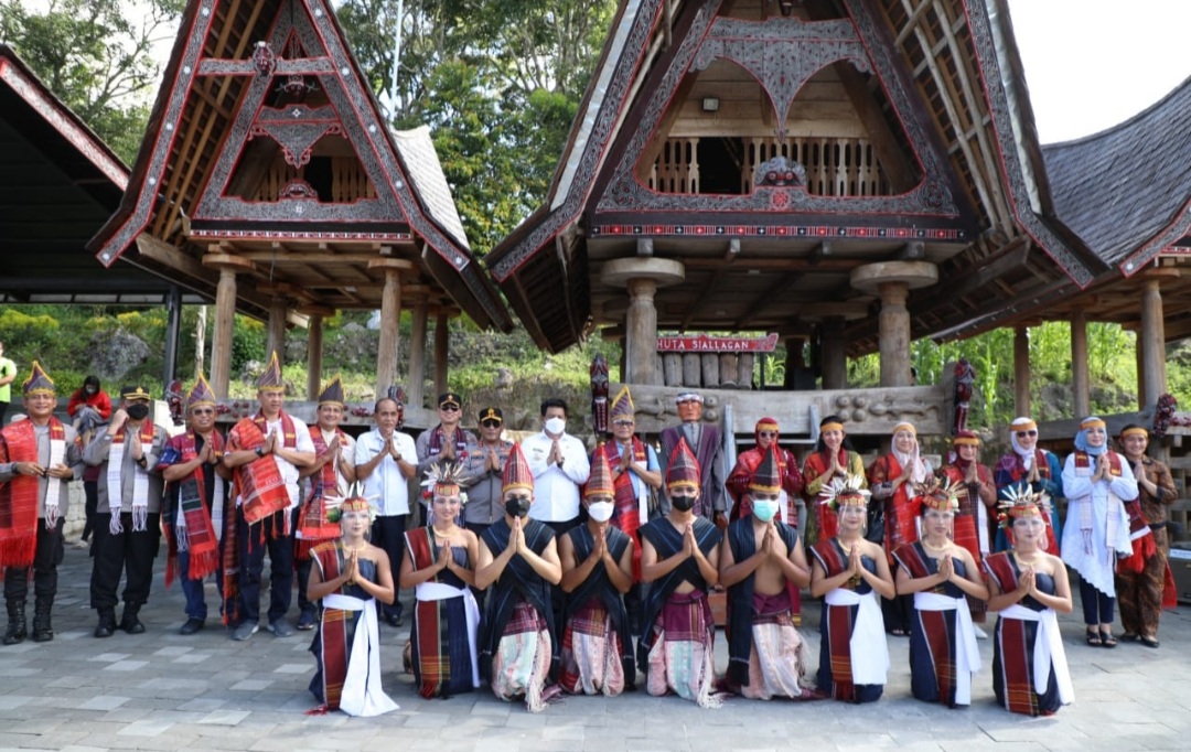 Kunjungi Huta Siallagan, Kabaharkam Polri : Warisan Budaya Menarik  Wisatawan