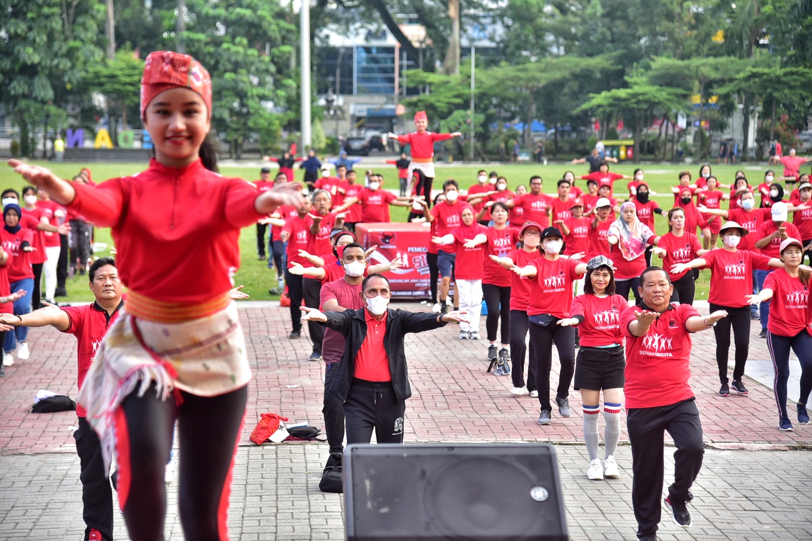 Edy Rahmayadi Bersama Ratusan Masyarakat dan Kader PDI Perjuangan Ikuti Senam Sicita